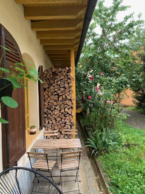 Charmant Appartement Sur Cour, Le Berlingott Bagneres-de-Bigorre Luaran gambar